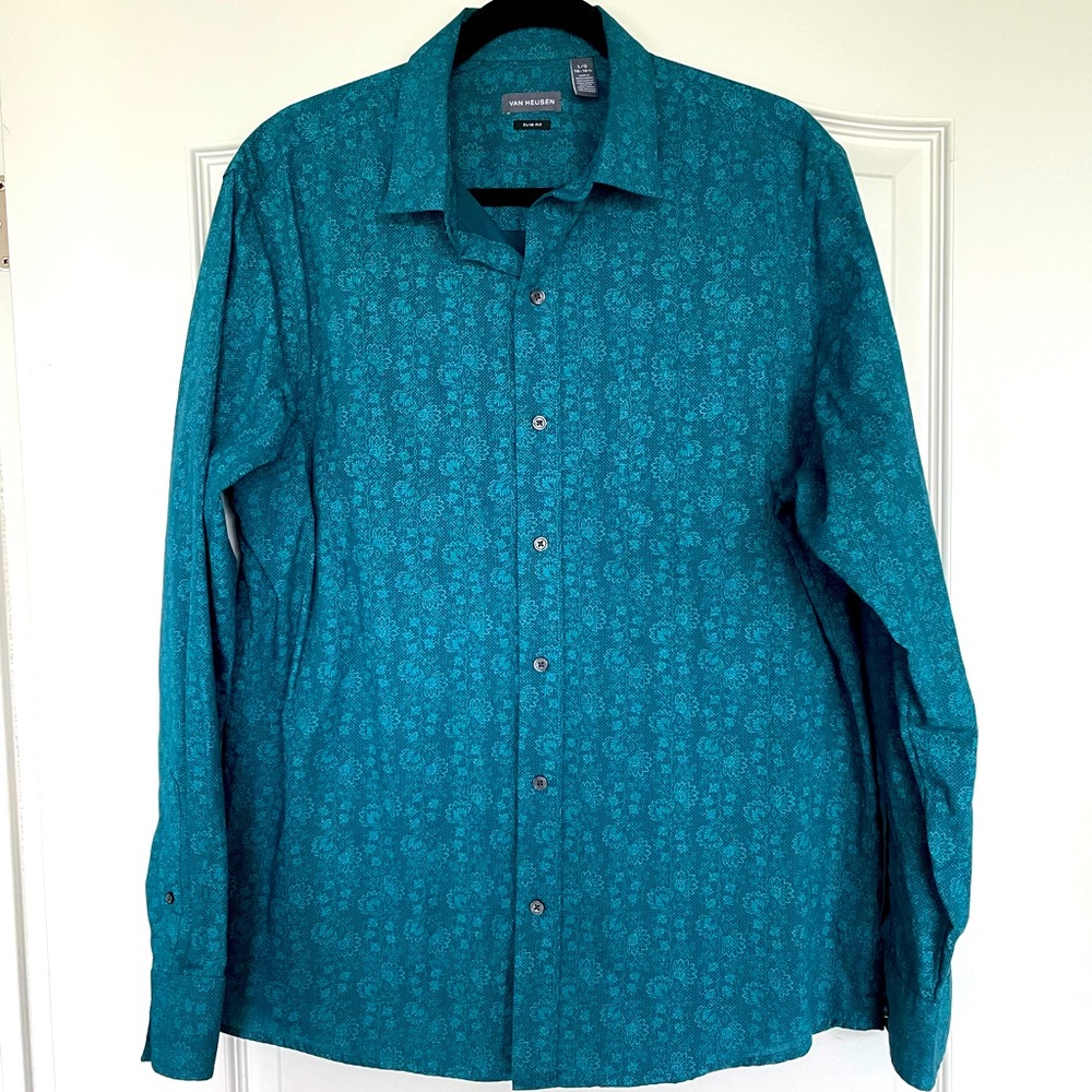 Mens Size Large Van Heusen button down dress shirt
